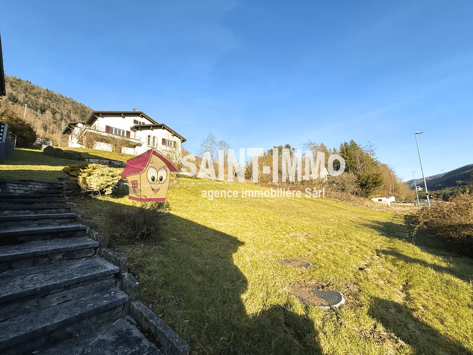 Charming family house with 9 rooms (approx. 384 m2) and large garden and terrace