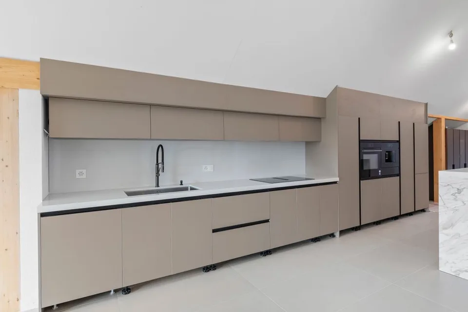 Eleganz von einst und moderner Komfort für diese 4,5-Zimmer-Wohnung in einem denkmalgeschützten Gebäude