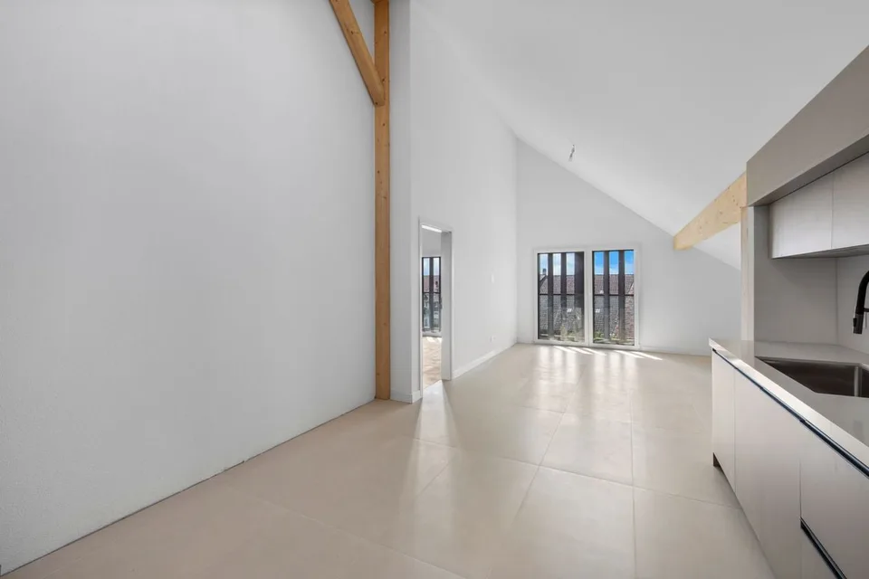 Eleganz von einst und moderner Komfort für diese 4,5-Zimmer-Wohnung in einem denkmalgeschützten Gebäude