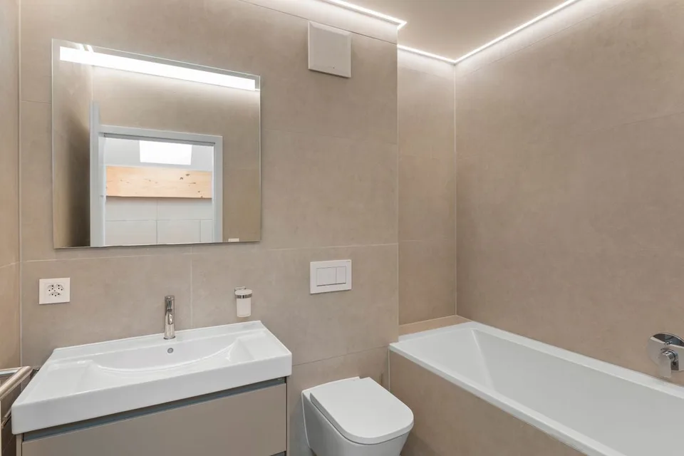Eleganz von einst und moderner Komfort für diese 4,5-Zimmer-Wohnung in einem denkmalgeschützten Gebäude – Foto 7 von 13