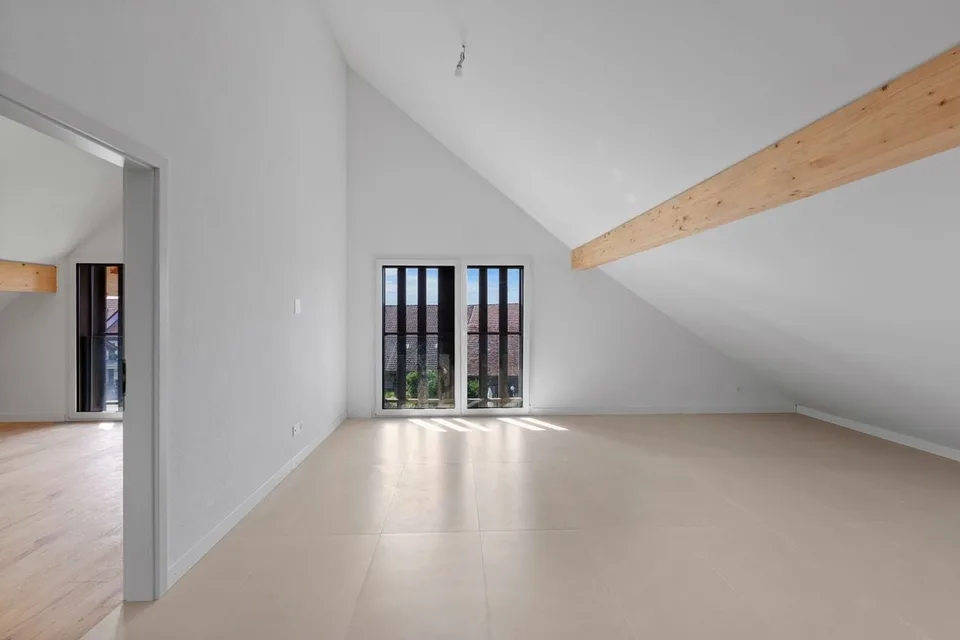 Eleganz von einst und moderner Komfort für diese 4,5-Zimmer-Wohnung in einem denkmalgeschützten Gebäude