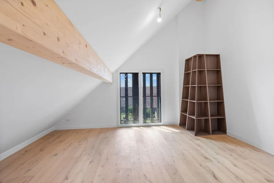 Eleganz von einst und moderner Komfort für diese 4,5-Zimmer-Wohnung in einem denkmalgeschützten Gebäude – Foto 6 von 13