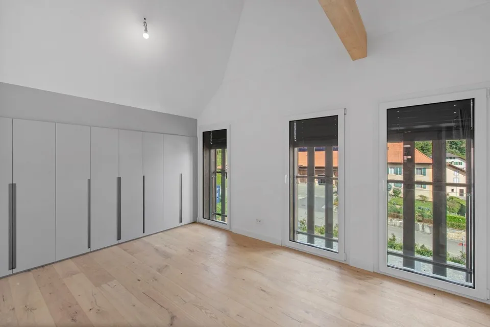 Eleganz von einst und moderner Komfort für diese 4,5-Zimmer-Wohnung in einem denkmalgeschützten Gebäude – Foto 8 von 13