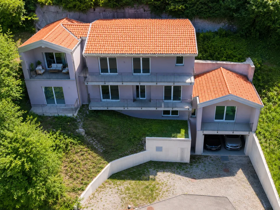 CASA UNIFAMILIARE, SPAZIOSA,  CON VISTA APERTA NEL CUORE DELLA NATURA