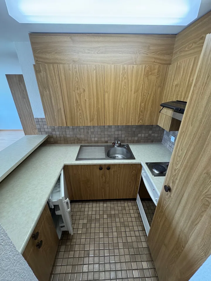 Bright 2-room apartment with balcony & lift