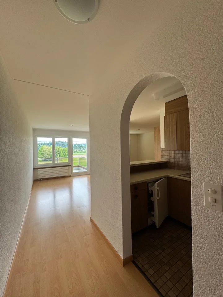 Bright 2-room apartment with balcony & lift