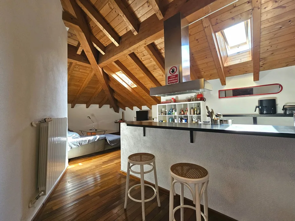 Mendrisio Zentrum: geräumige und faszinierende 4,5-Zimmer-Mansarde in einem historischen Gebäude
