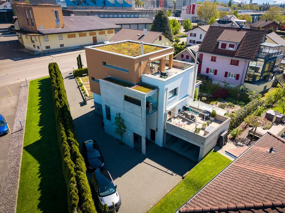 Exklusives Einfamilienhaus mit einer Einliegerwohnung an zentraler Lage in Sursee