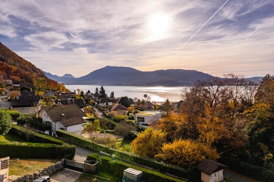 Meravigliosa casa di 8 locali con piscina e vista panoramica ad Annecy-le-Vieux