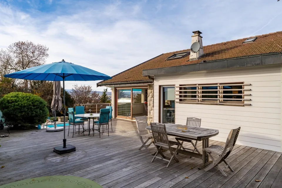Meravigliosa casa di 8 locali con piscina e vista panoramica ad Annecy-le-Vieux