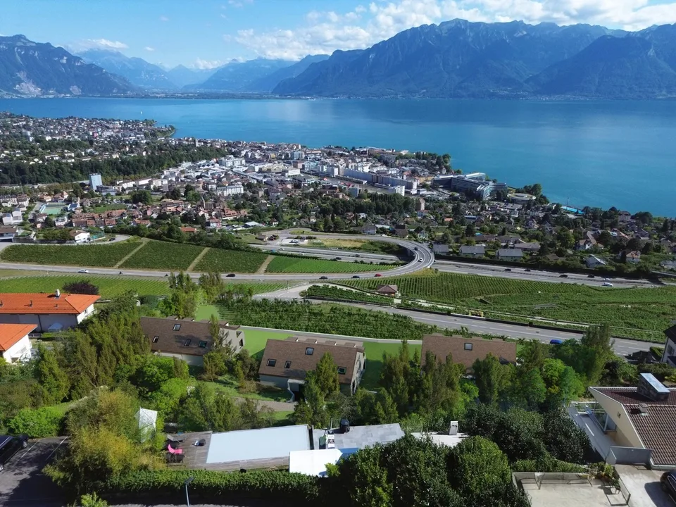 Schönes modernes Apartment mit Seeblick in Chardonne
