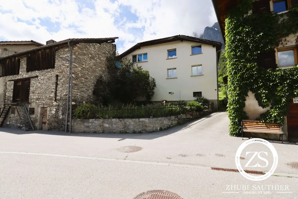 Altes Dorfhaus mit Scheune und Bauparzelle in Grugny
