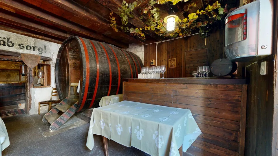 Wohn- und Restaurantgebäude in Twann zu verkaufen