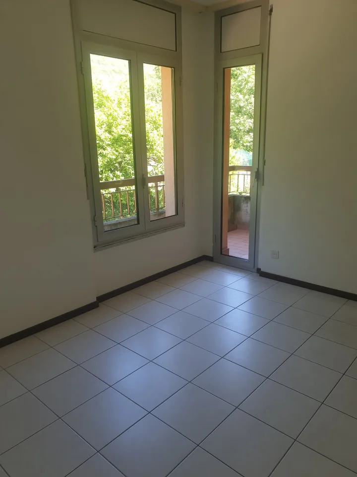 Appartamento di 3.5 locali con balcone e piscina esterna a Morbio Inferiore