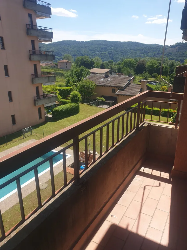 Appartamento di 3.5 locali con balcone e piscina esterna a Morbio Inferiore
