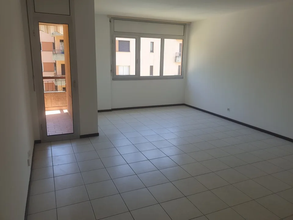 Appartamento di 3.5 locali con balcone e piscina esterna a Morbio Inferiore