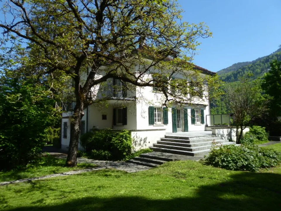 Herrschaftliche 9-Zimmer-Villa mit Parkanlage
