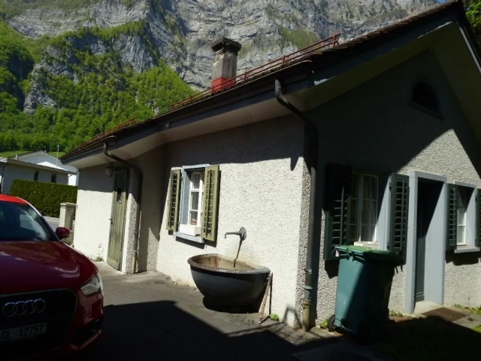 Herrschaftliche 9-Zimmer-Villa mit Parkanlage