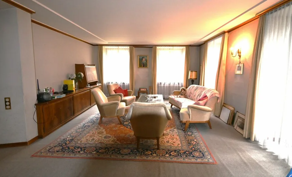 Majestic 9-room villa with park – photo 9 of 20