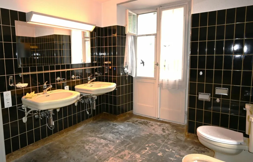 Majestic 9-room villa with park – photo 15 of 20
