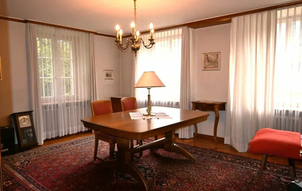 Majestic 9-room villa with park – photo 8 of 20
