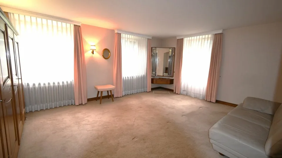 Majestic 9-room villa with park – photo 12 of 20