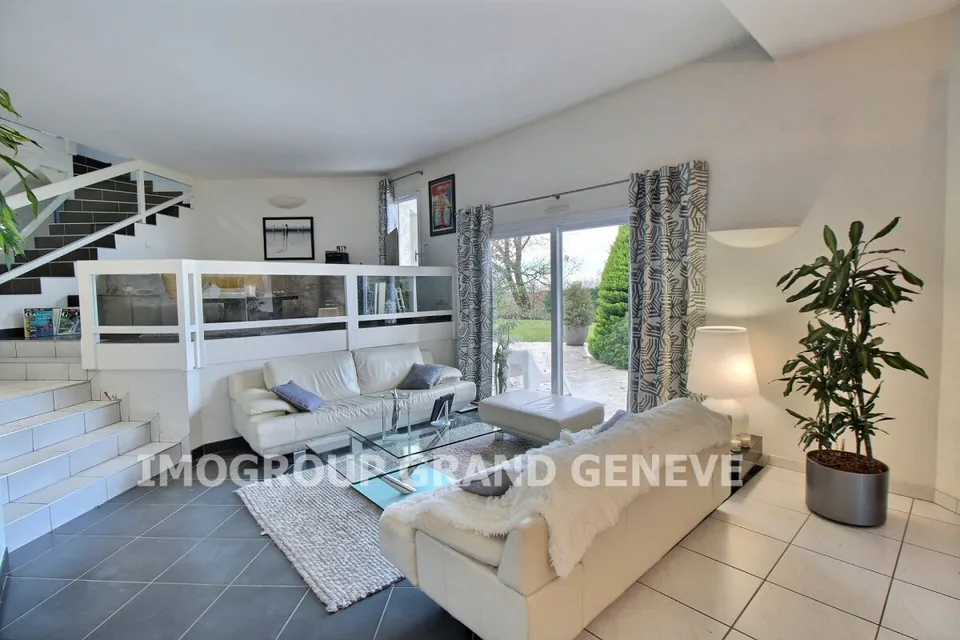 La Plaine - Appartement de caractère de 5 pièces avec balcon