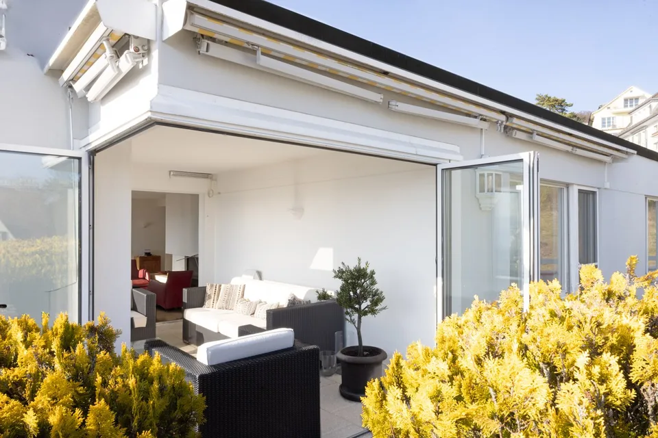 Appartamento mansardato di 8 locali su Zürichberg