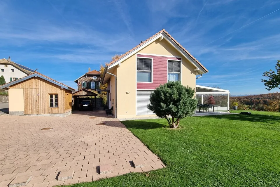 Villa individuale magnifica con vista panoramica e impareggiabile sulle Alpi