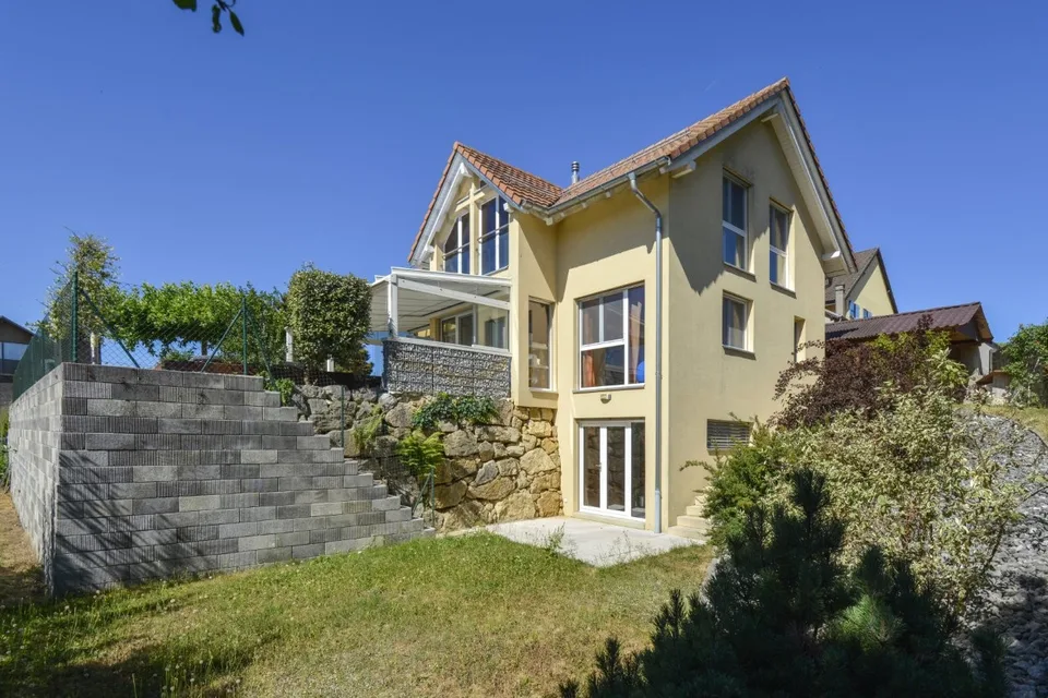 Villa individuale magnifica con vista panoramica e impareggiabile sulle Alpi