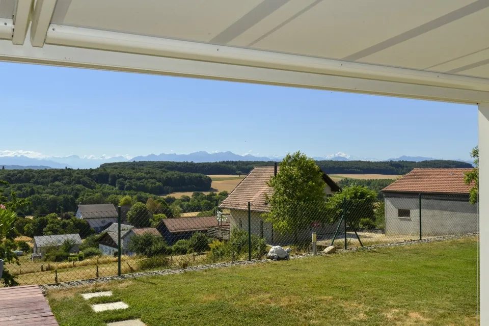 Villa individuale magnifica con vista panoramica e impareggiabile sulle Alpi