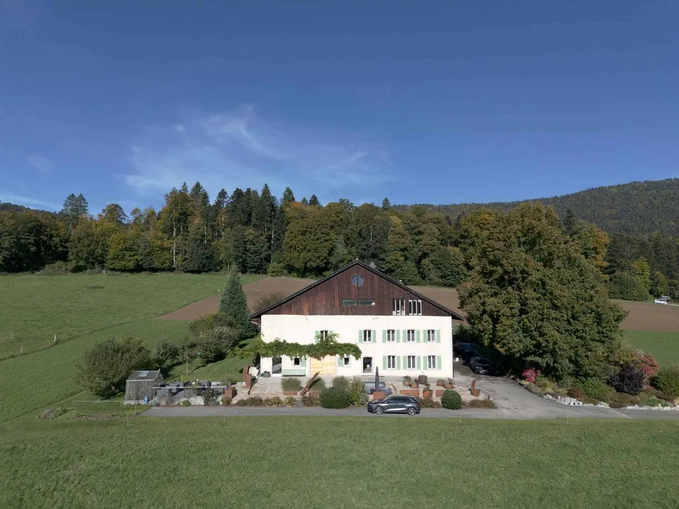 Une ferme d'exception nichée au pied sud de Chasseral