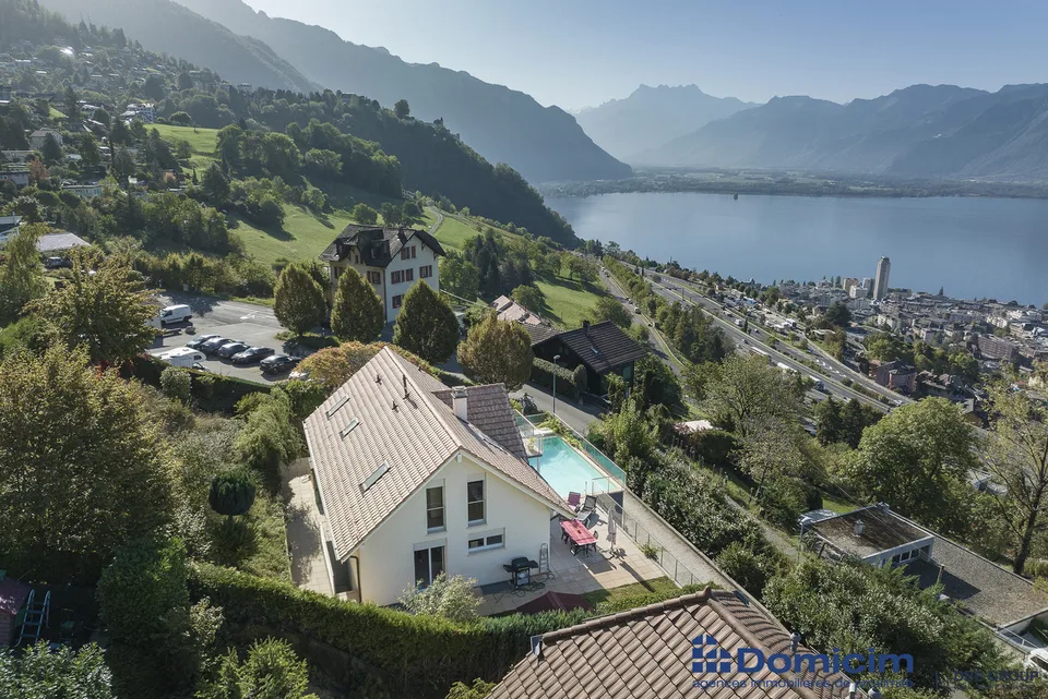 Moderne Einzelvilla mit Pool und atemberaubendem Blick!