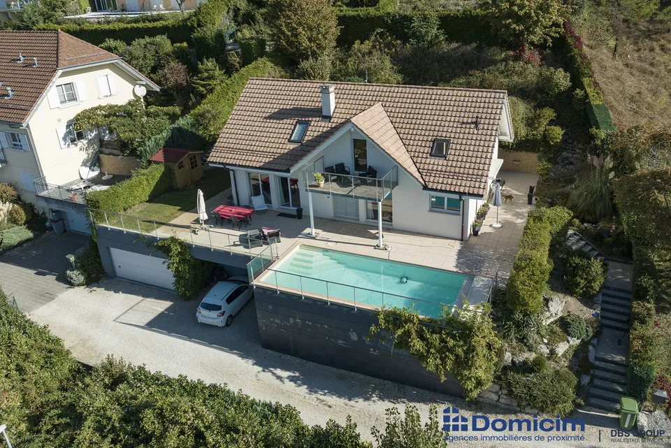 Moderne Einzelvilla mit Pool und atemberaubendem Blick!