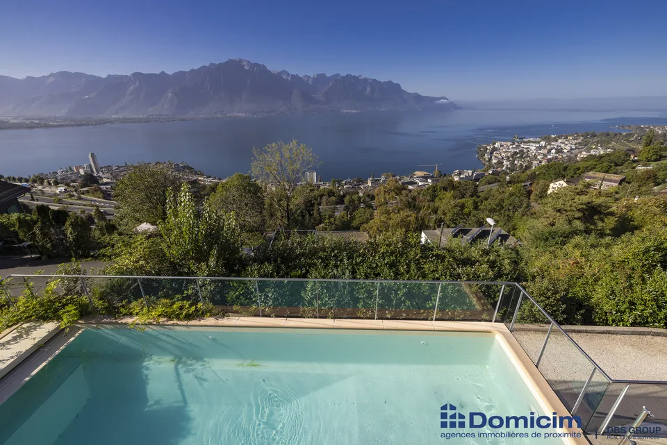 Moderne Einzelvilla mit Pool und atemberaubendem Blick!