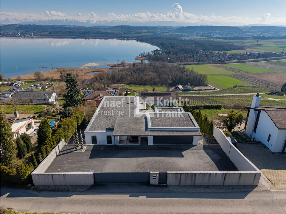 Magnifica proprietà individuale di 6 locali con vista mozzafiato sul lago di Morat in vendita a Bellerive