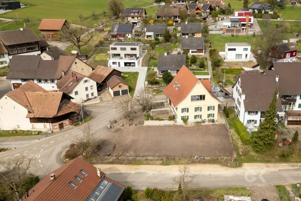 Gasthaus zum Rössli - Historisches Gasthaus mit Gastronomie, Wohntrakt und Weinkeller