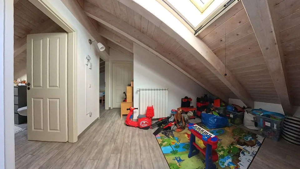 STABILE PLURIFAMILIARE CON 4 APPARTAMENTI,UN GROTTO E DUE POSTI AUTO-IDEALE A REDDITO – photo 7 sur 19