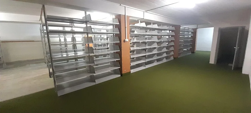 À VENDRE ! Dépôts destinés à du stockage, en plein centre de Sion !