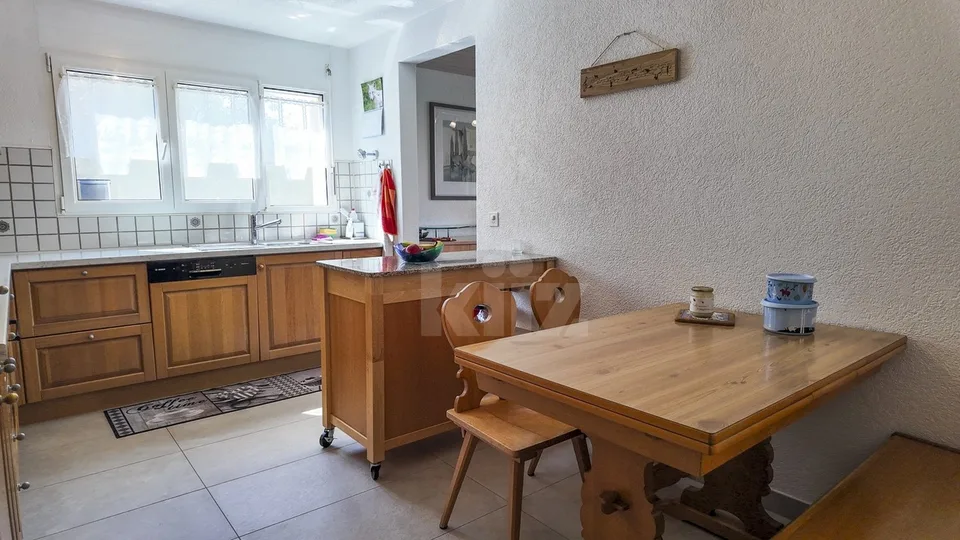 Delizioso appartamento al 1° piano con balcone e ascensore