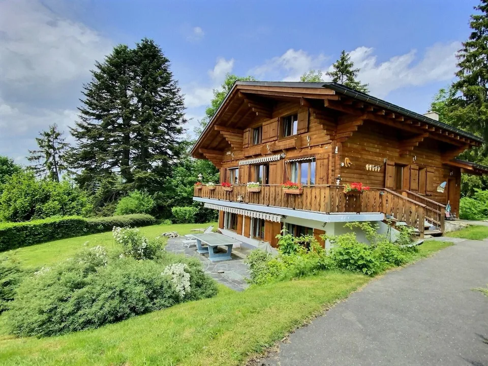 Magnifico chalet in un ambiente verde, charme garantito