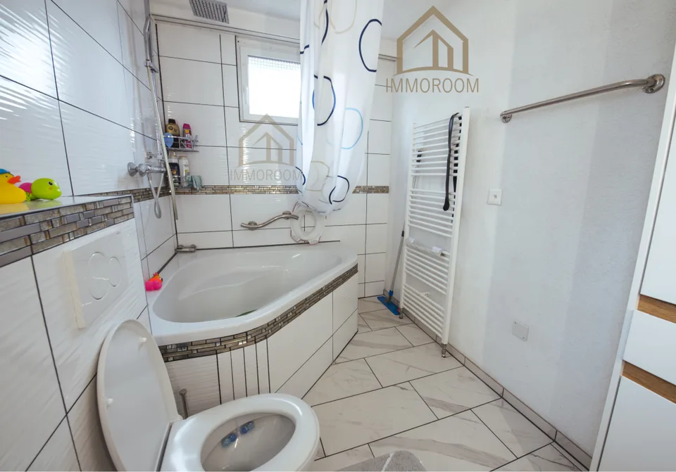 Maison de 3 familles avec potentiel – idéale pour les familles et les investisseurs – photo 9 sur 14
