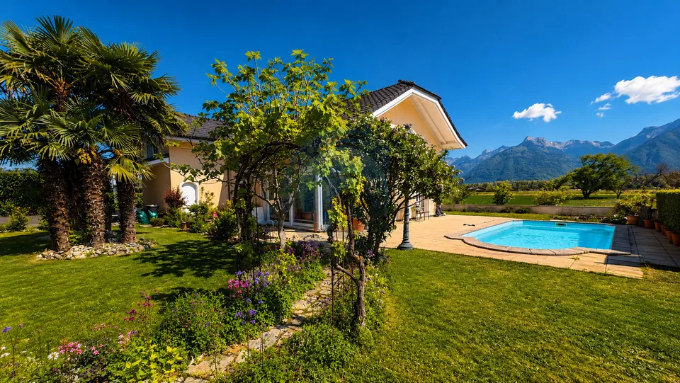 CHARMANTE VILLA INDIVIDUELLE DE 6,5 PIÈCES AVEC CACHET ET PISCINE