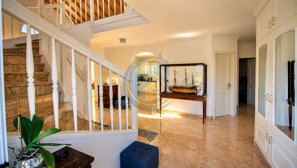 Charmante individuelle Villa mit 6,5 Zimmern, Charakter und Pool – Foto 8 von 13
