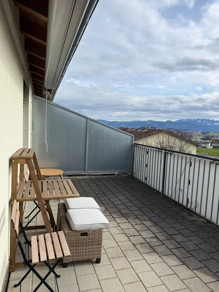 Casa a schiera moderna in una posizione tranquilla a Sins