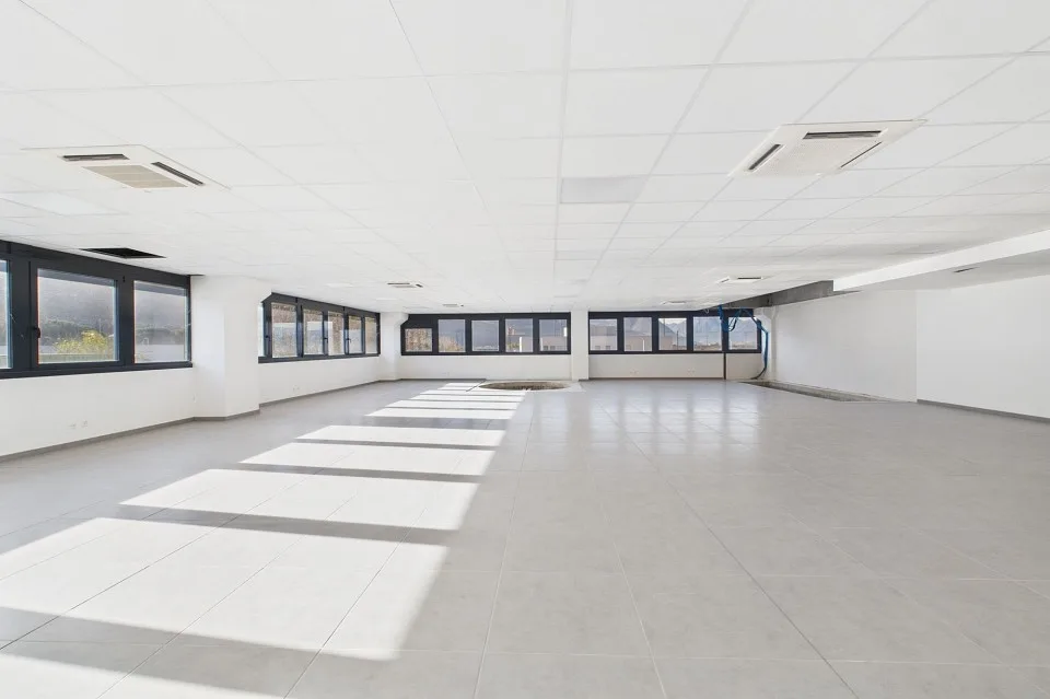 Elegante immobile commerciale con spazio per uffici
