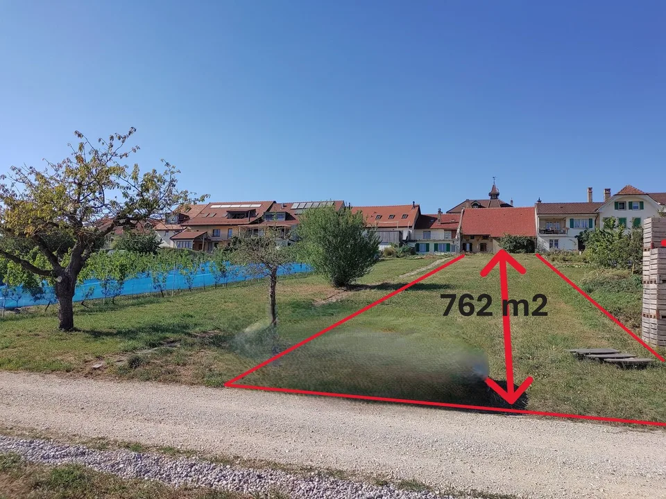 *NUOVO* Casa (FR, Lugnorre) Permesso di costruire in corso, terreno 762 m2, vista sul lago di Morat