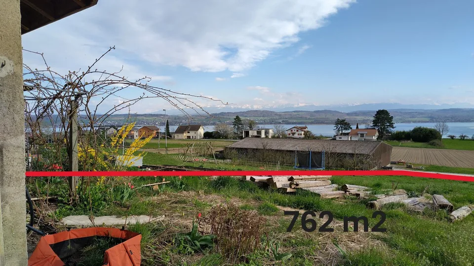 *NUOVO* Casa (FR, Lugnorre) Permesso di costruire in corso, terreno 762 m2, vista sul lago di Morat