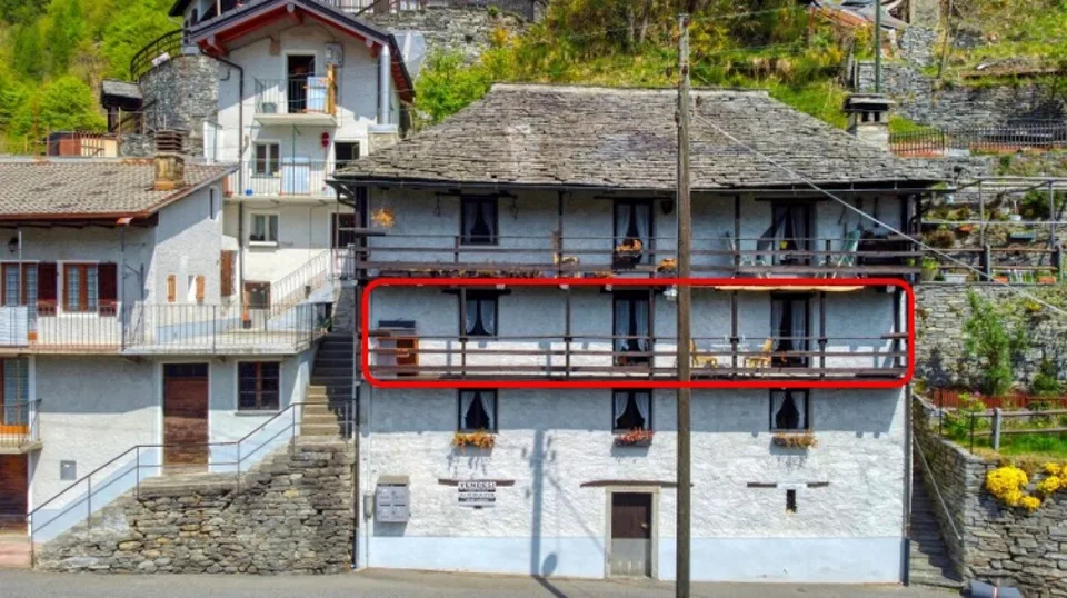 Appartamento rinnovato di 3 ½ locali, al secondo piano con terrazzo sul tetto