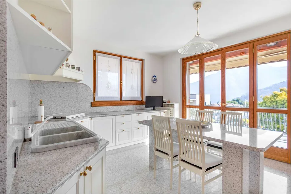MERAVIGLIOSA VILLA VISTA LAGO DI COMO – foto 11 di 13